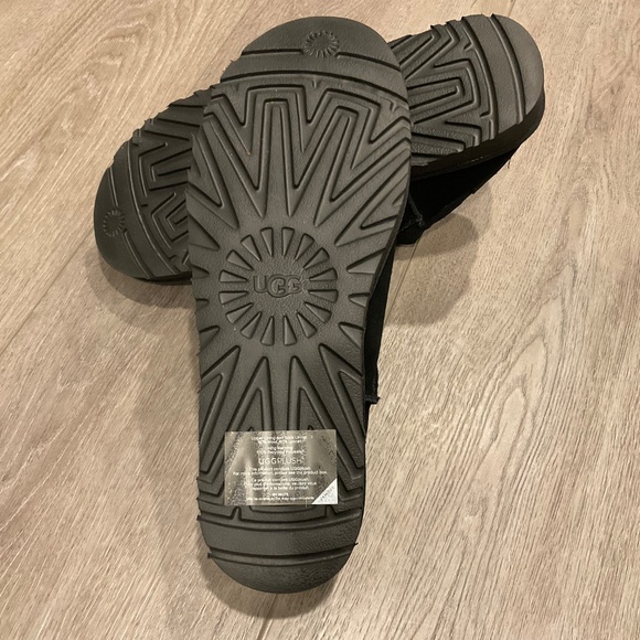 UGG Classic Slipper Black Slip On Size 11 NWOT - Picture 3 of 12